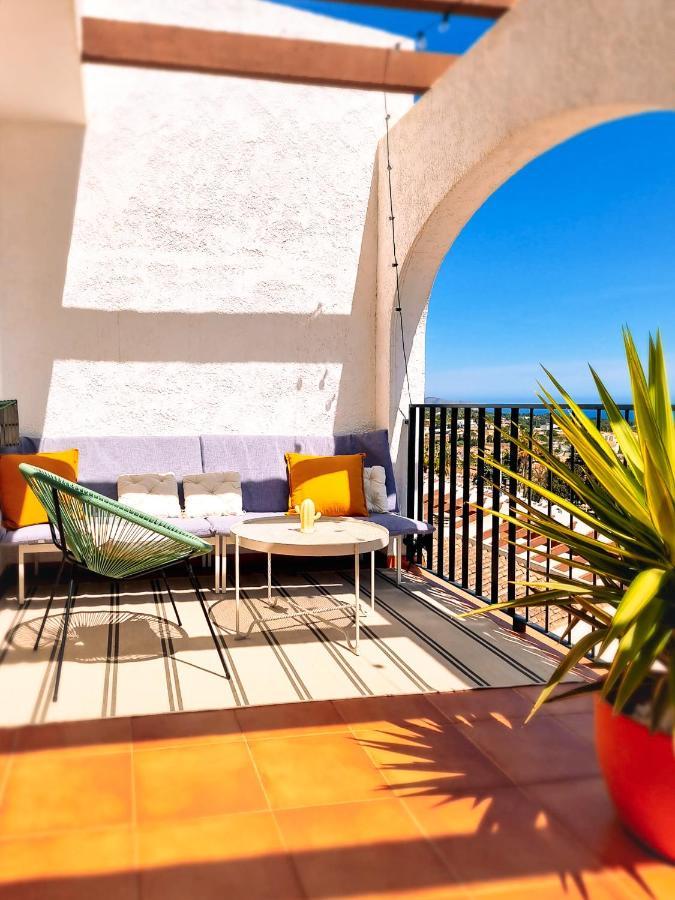 The View: Sea, Mountain, Terrace, Swimming Pool Apartment *